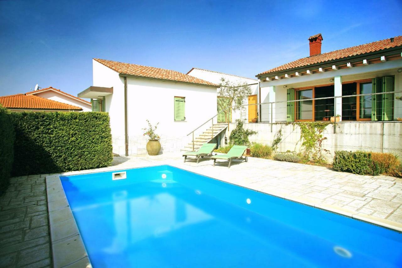 Spacious Villa In Parecag With A Swimming Pool Sečovlje 外观 照片