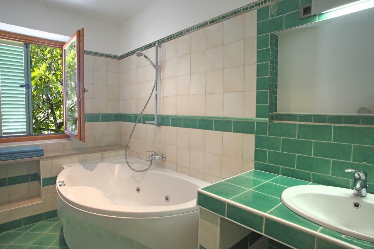Spacious Villa In Parecag With A Swimming Pool Sečovlje 外观 照片